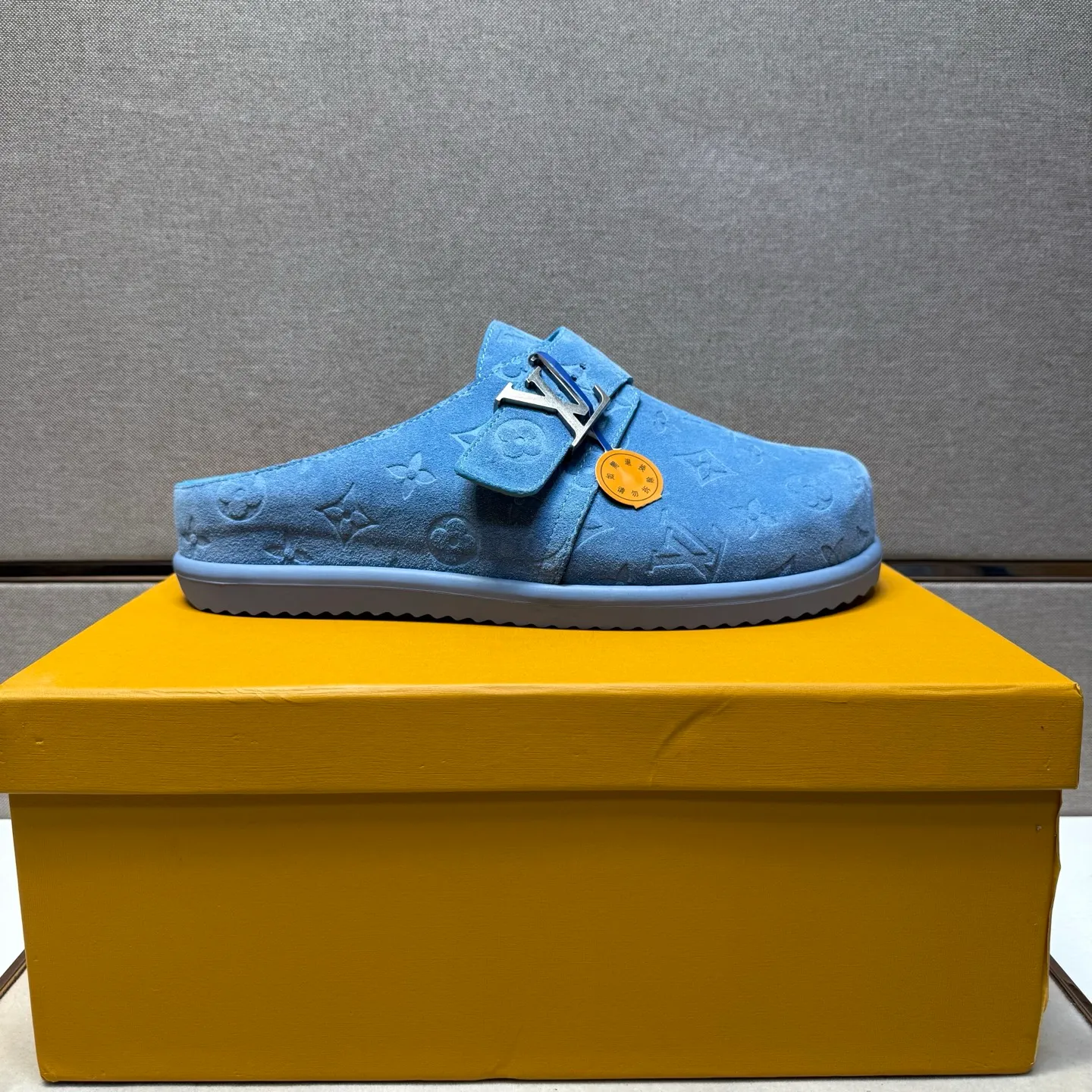 Men's men's shoes 💰pp540 [LV～] Men's casual half slippers 2025z cabinet sales simultaneously 🔶Size: 39-44 #️⃣ 🔷4 colors🔜The upper is made of multi-material splicing ➕Genuine leather lining, comfortable and breathable, sole: original comfortable and wear-resistant outsole, ⚠️Real thing📱Photographed🎬The real thing is better📢📢📢